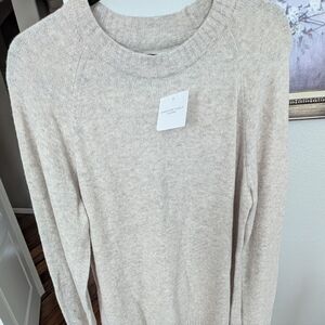 American Eagle Sweater New With Tags Size Medium New with Tags ❤️